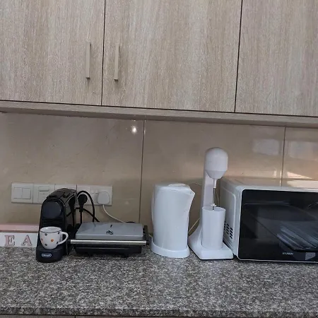 Adalena Court パラリムニ