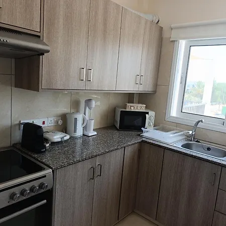 Adalena Court アパート