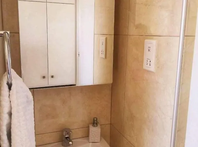 Adalena Court * Паралимни