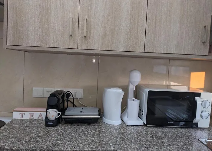 Adalena Court Паралимни