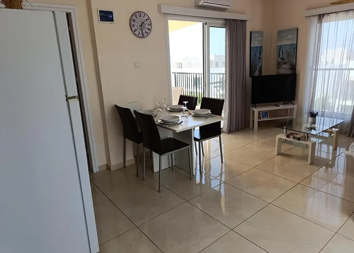 Adalena Court Апартаменты Паралимни